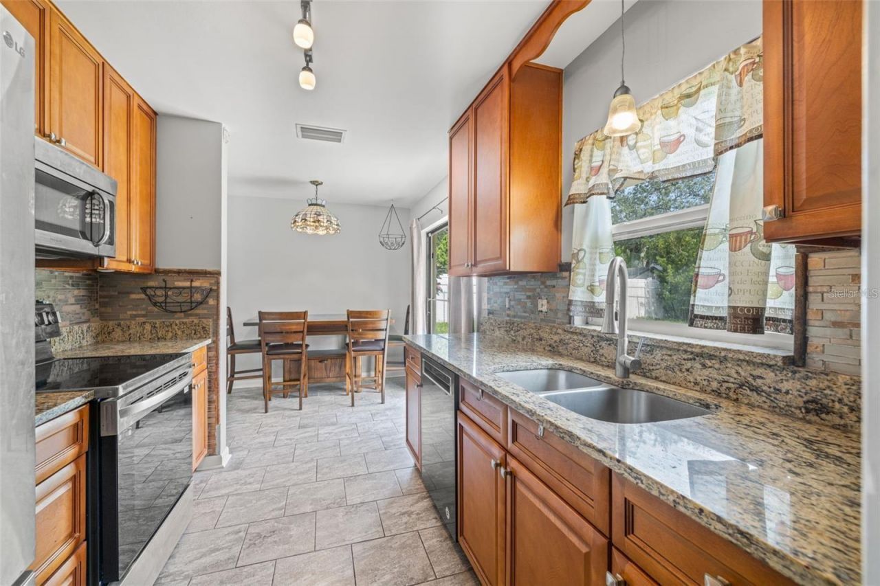 3252 21st Place Sw, Largo, FL 33774 Photo