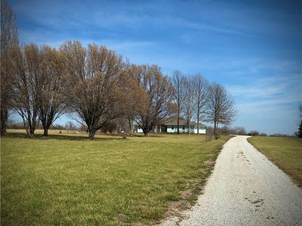 7211 S Arnett Road, Grain Valley, MO 64029