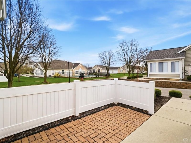 4662 Cobblestone Drive, Tipp City, OH 45371 Photo 4