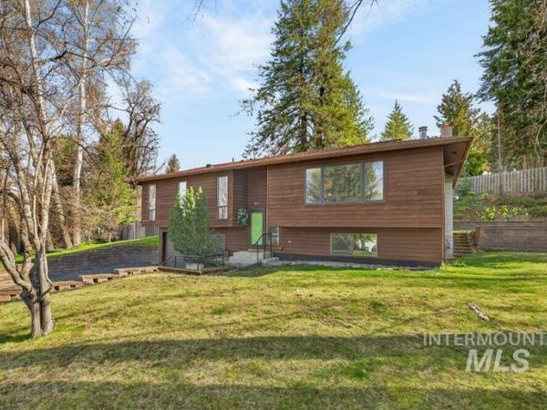 810 Sherwood, Moscow, ID 83843
