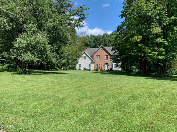 5 King James Court, Saratoga Springs, NY 12866