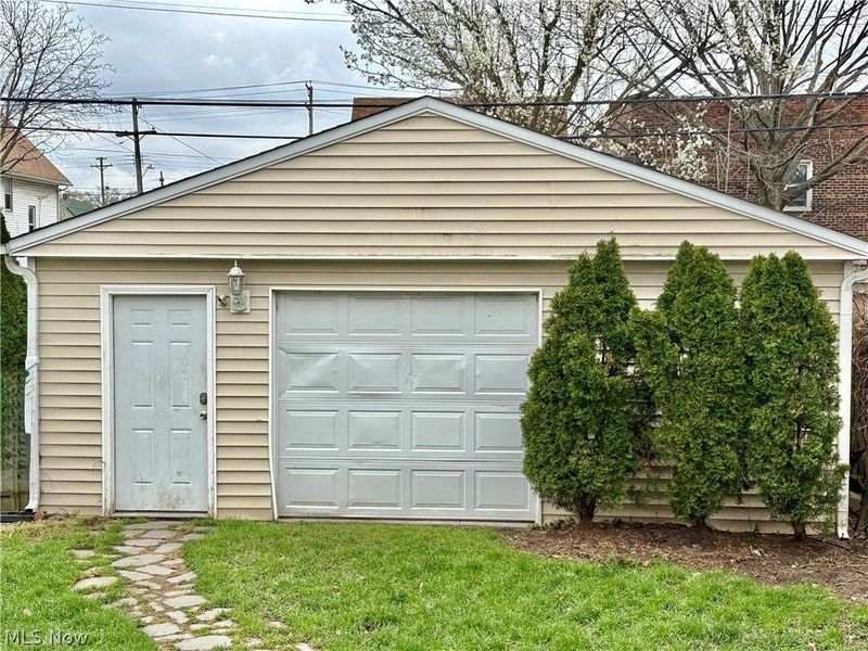 7909 Colgate Avenue , Cleveland, OH 44102 Photo 16