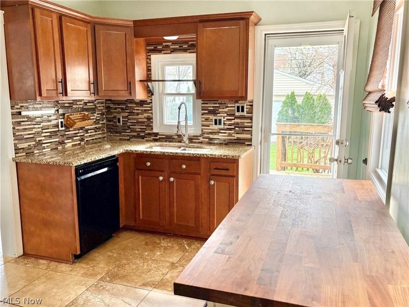 7909 Colgate Avenue , Cleveland, OH 44102 Photo 25