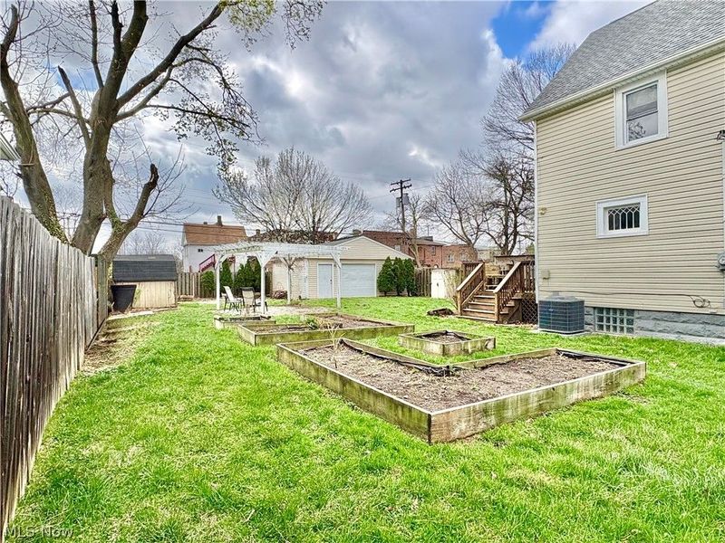 7909 Colgate Avenue , Cleveland, OH 44102 Photo 6