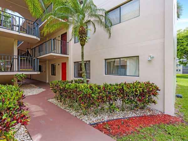 5310 Las Verdes Circle, Unit 106, Delray Beach, FL 33484