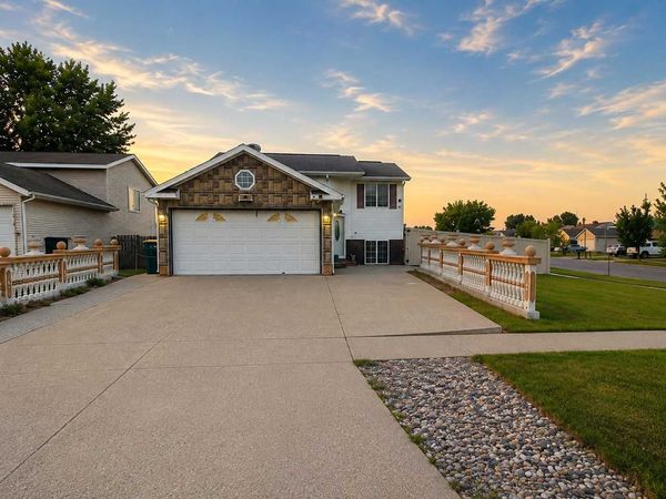 238 PINEWOOD Boulevard, West Fargo, ND 58078