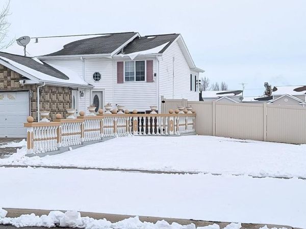 238 PINEWOOD Boulevard , West Fargo, ND 58078
