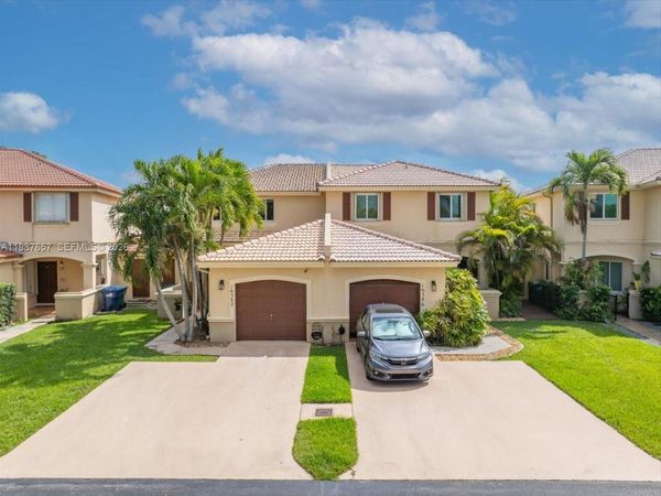 16382 SW 75th St, Miami, FL 33193