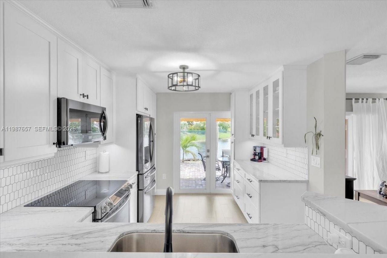 16382 SW 75th St, Miami, FL 33193 Photo