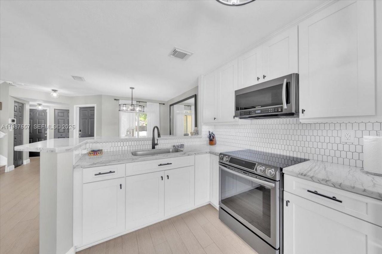 16382 SW 75th St, Miami, FL 33193 Photo