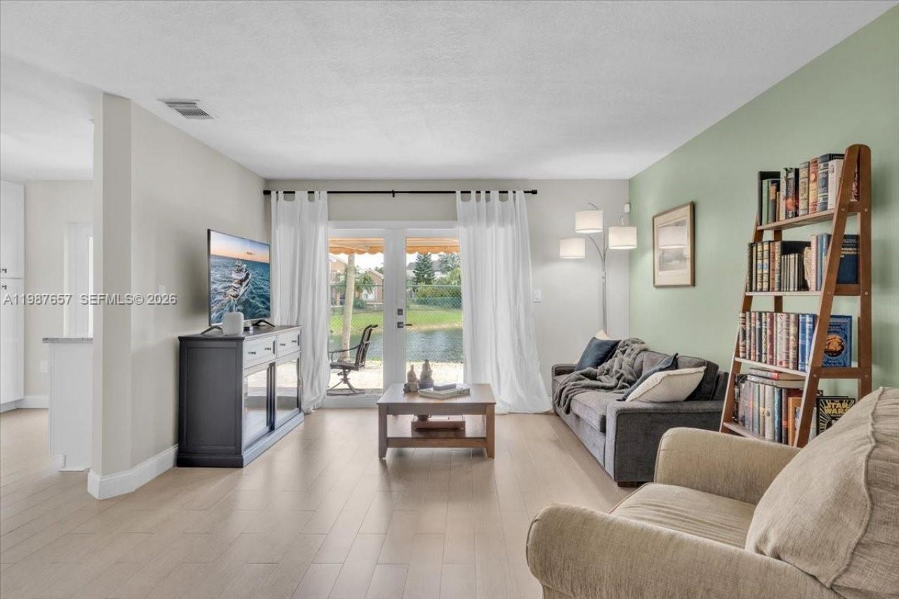 16382 SW 75th St, Miami, FL 33193 Photo