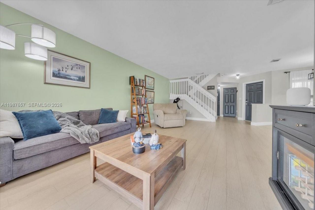 16382 SW 75th St, Miami, FL 33193 Photo