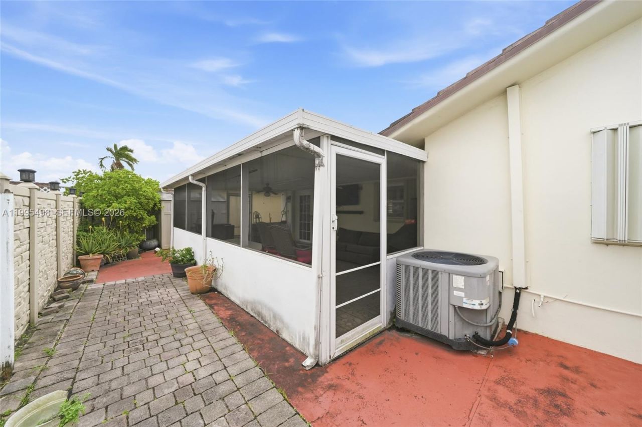 1271 SW 138th Ct, Miami, FL 33184 Photo