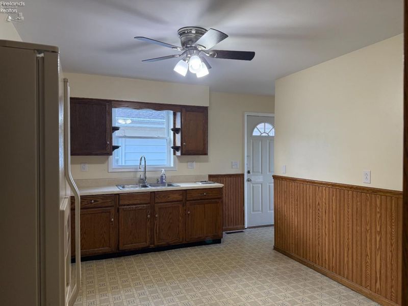 411 S Collinwood Boulevard, Fremont, OH 43420 Photo 10