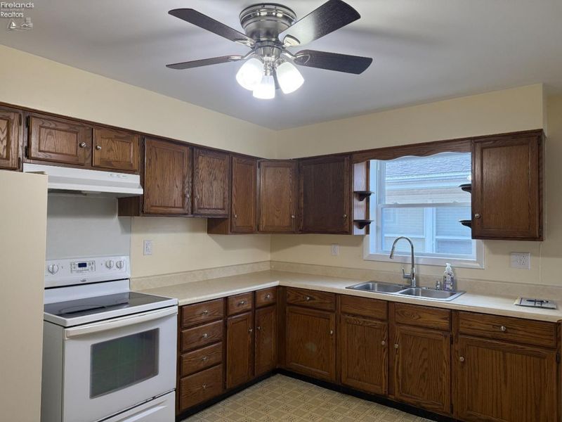 411 S Collinwood Boulevard, Fremont, OH 43420 Photo 11