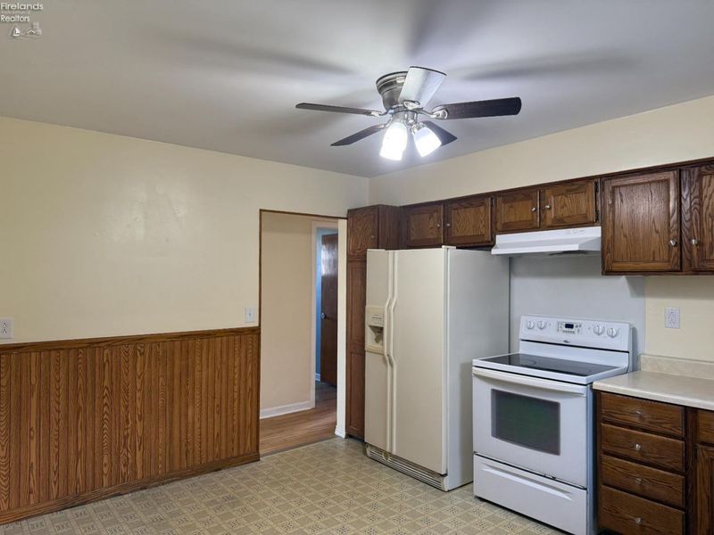 411 S Collinwood Boulevard, Fremont, OH 43420 Photo 12