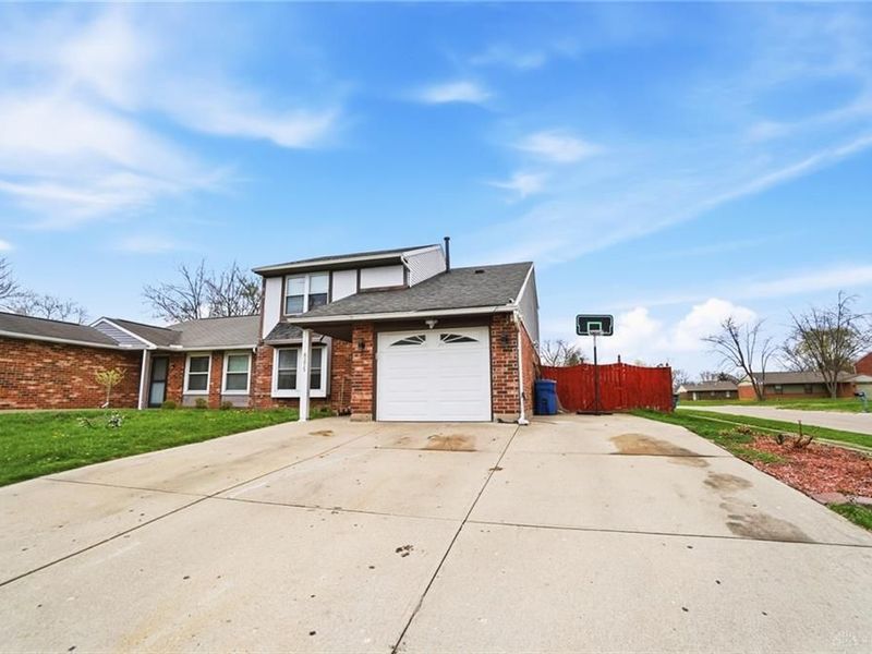 6375 Greenfield Way, Huber Heights, OH 45424 Photo 2