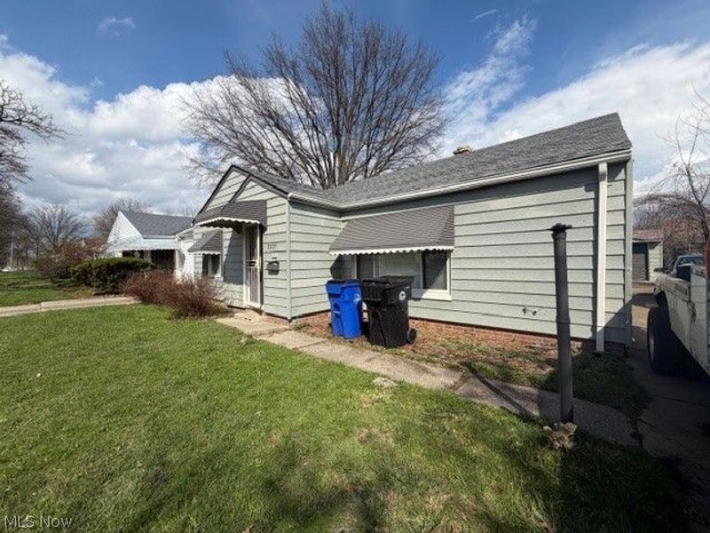 3977 Wendy Drive , Cleveland, OH 44122 Photo 4