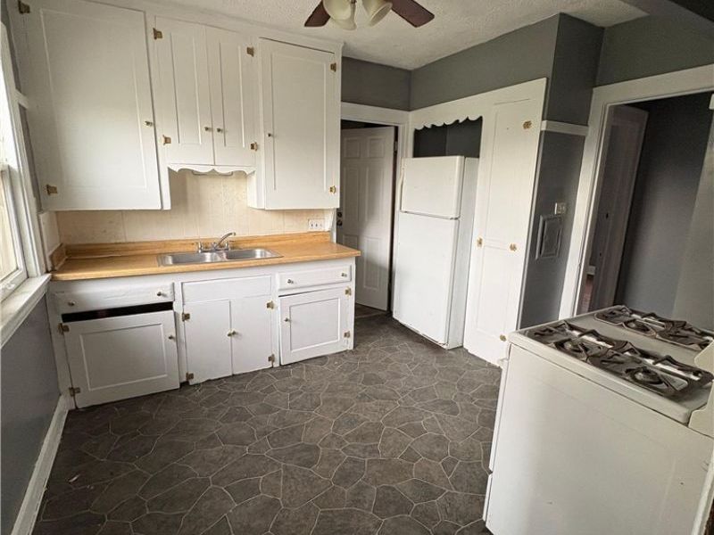 18001 Olympia Road , Cleveland, OH 44112 Photo 7