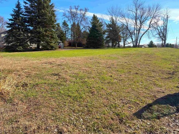 2401 24th Street, Emmetsburg, IA 50536