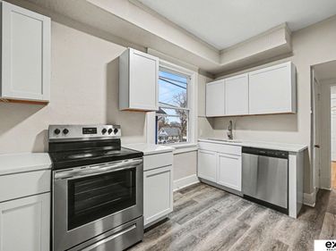 1214 S 25 Avenue, Omaha, NE 68105