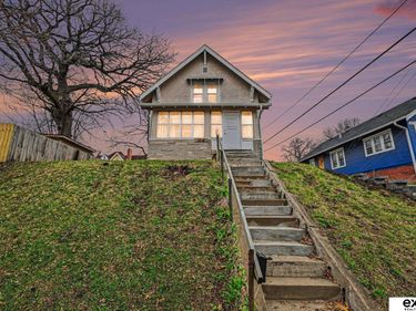 1214 S 25 Avenue, Omaha, NE 68105