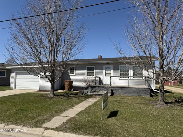 307 5TH Avenue, Northwood, ND 58267