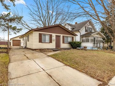 27423 Groveland Street, Madison Heights, MI 48071