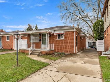 939 Stewart Avenue, Lincoln Park, MI 48146