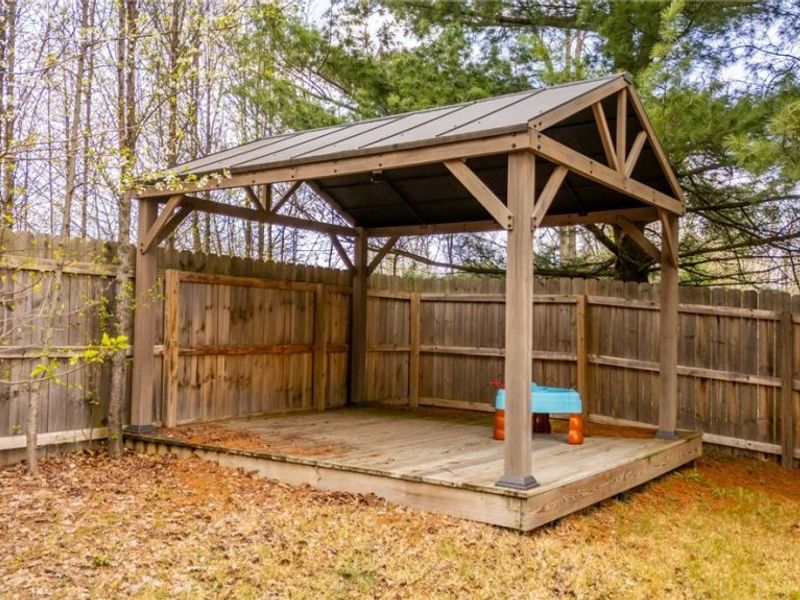 604 Pine Valley Drive, Steubenville, OH 43952 Photo 12