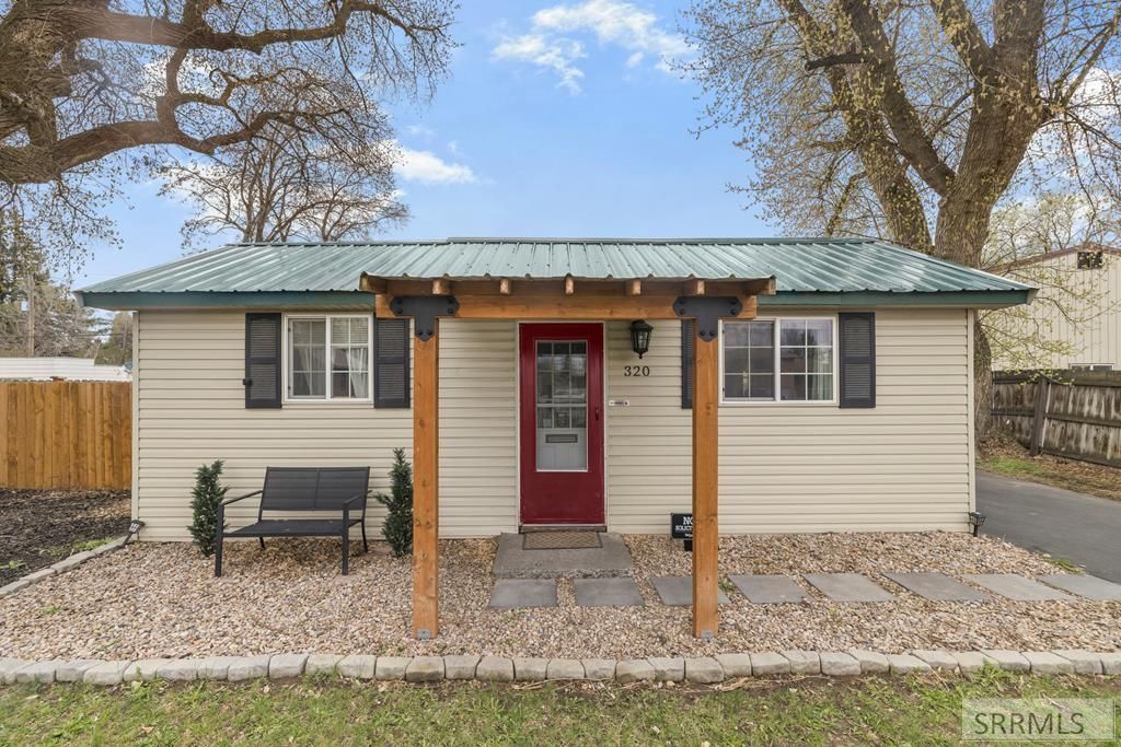320 E 19th Street, Idaho Falls, ID 83402 Main Photo