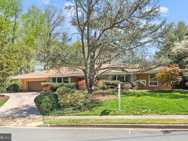 2723 N OAKLAND STREET, ARLINGTON, VA 22207