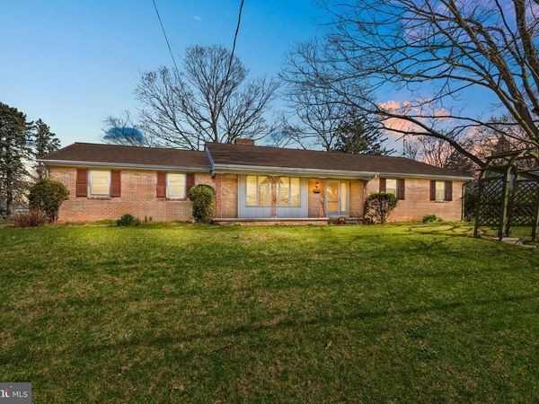 2566 GOLDEN DRIVE, EAST PETERSBURG, PA 17520