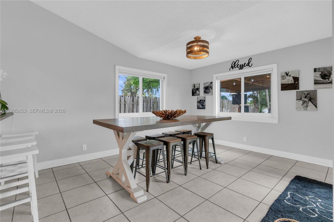 2426 NW 108th Ter , Sunrise, FL 33322 Photo