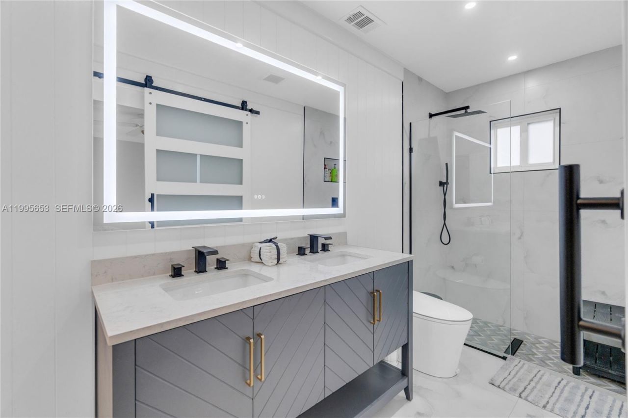 2426 NW 108th Ter , Sunrise, FL 33322 Photo