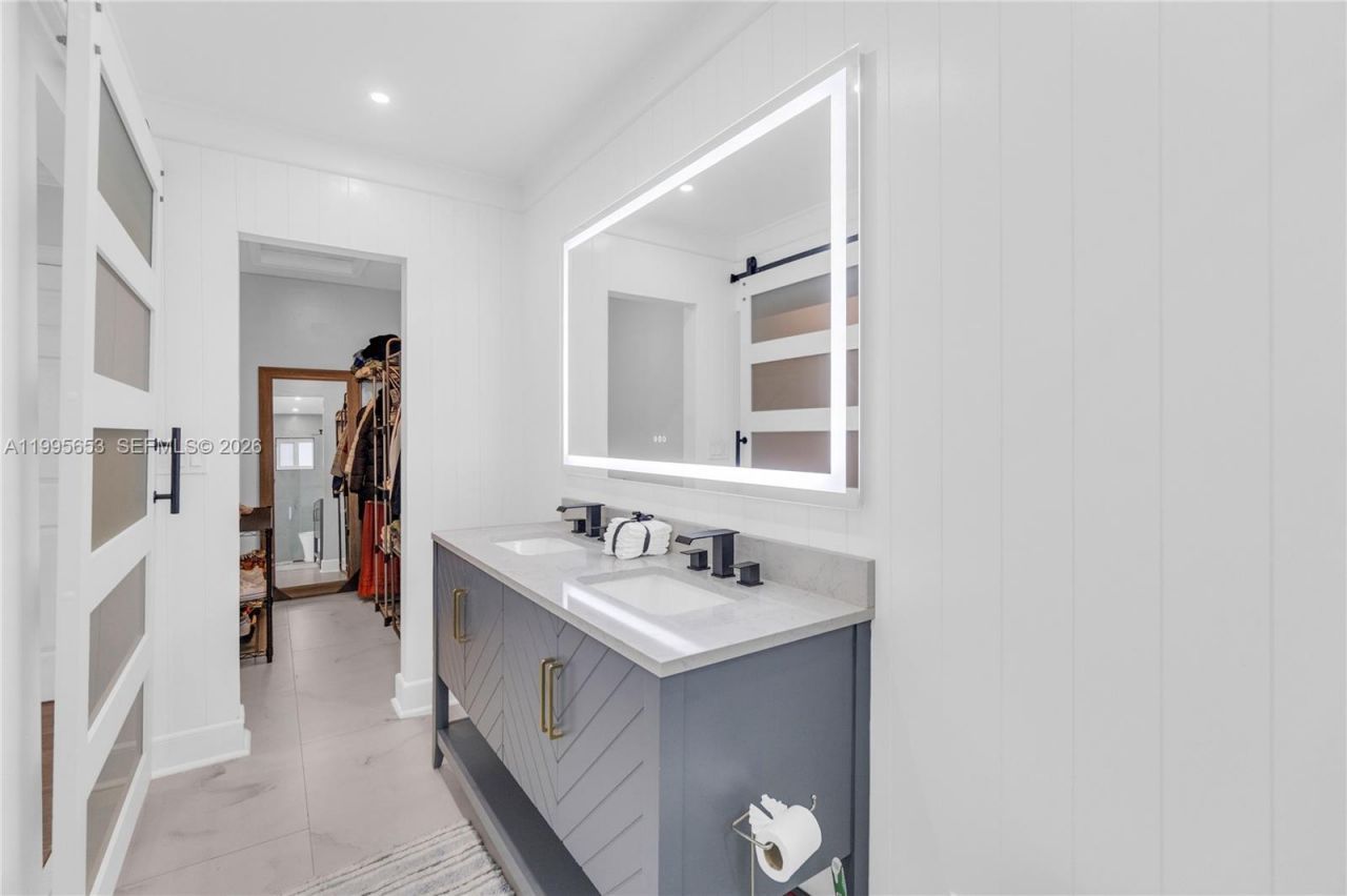 2426 NW 108th Ter , Sunrise, FL 33322 Photo