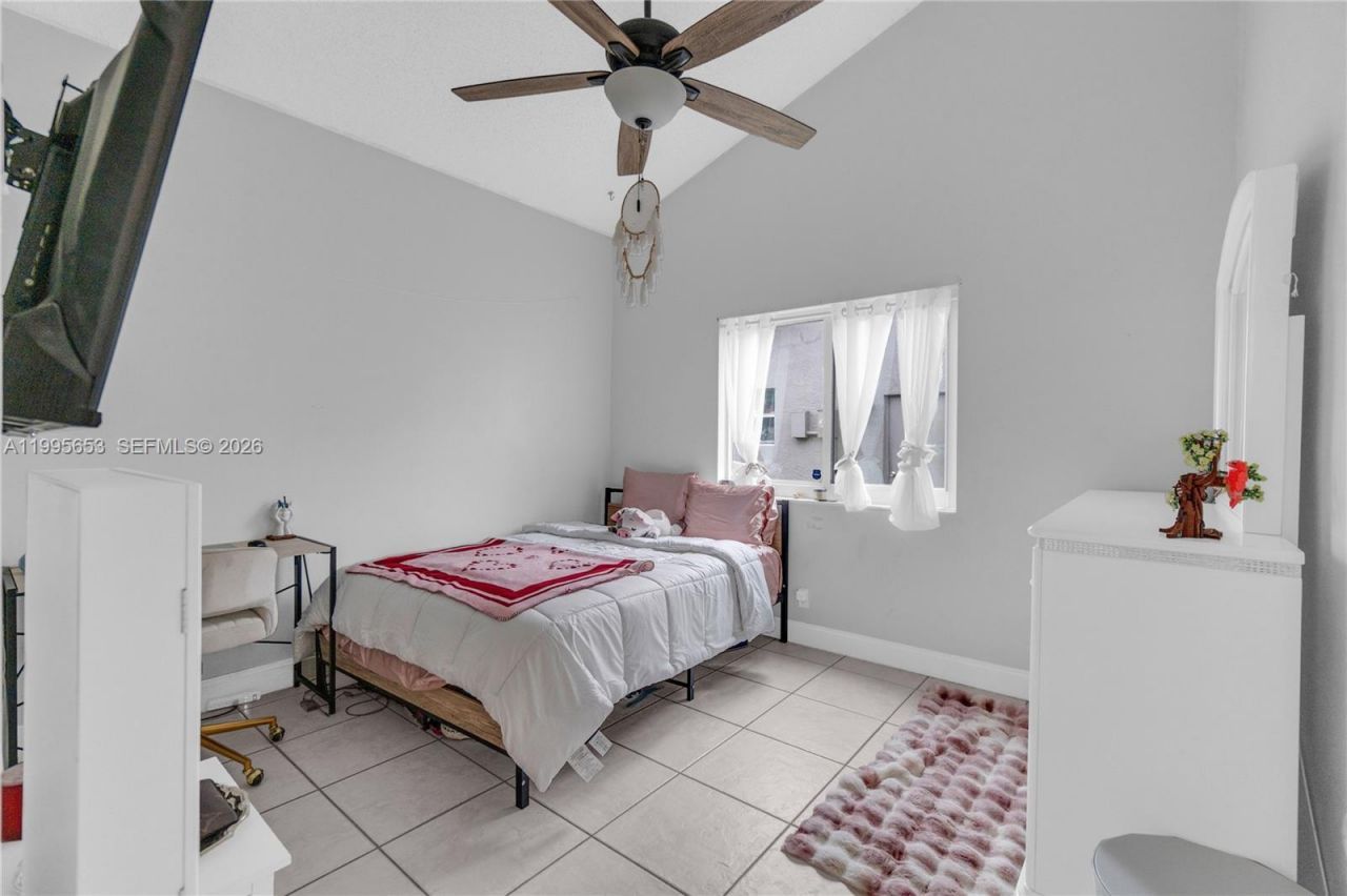 2426 NW 108th Ter , Sunrise, FL 33322 Photo