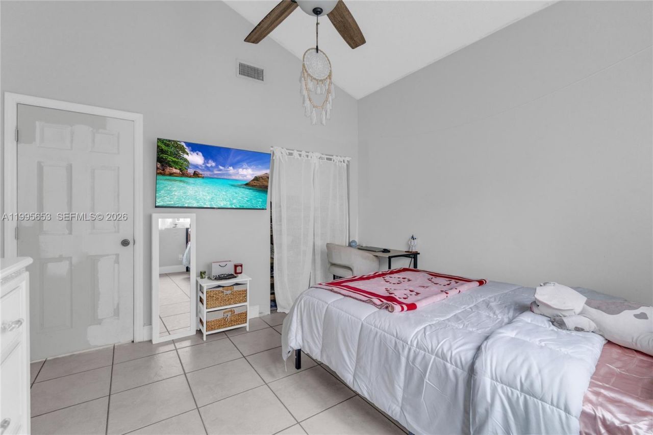 2426 NW 108th Ter , Sunrise, FL 33322 Photo