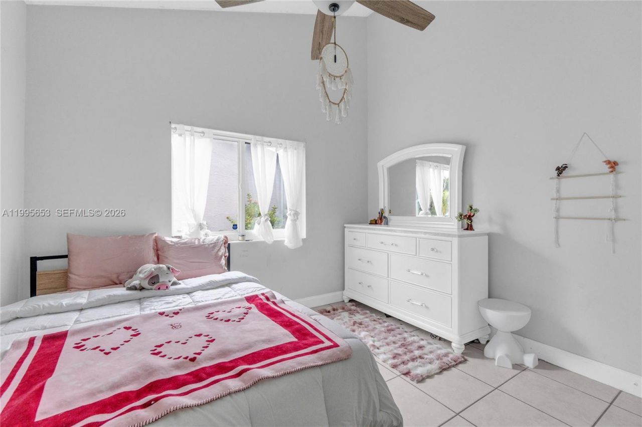 2426 NW 108th Ter , Sunrise, FL 33322 Photo