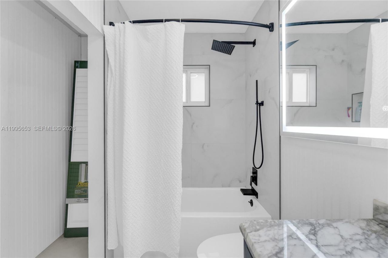 2426 NW 108th Ter , Sunrise, FL 33322 Photo