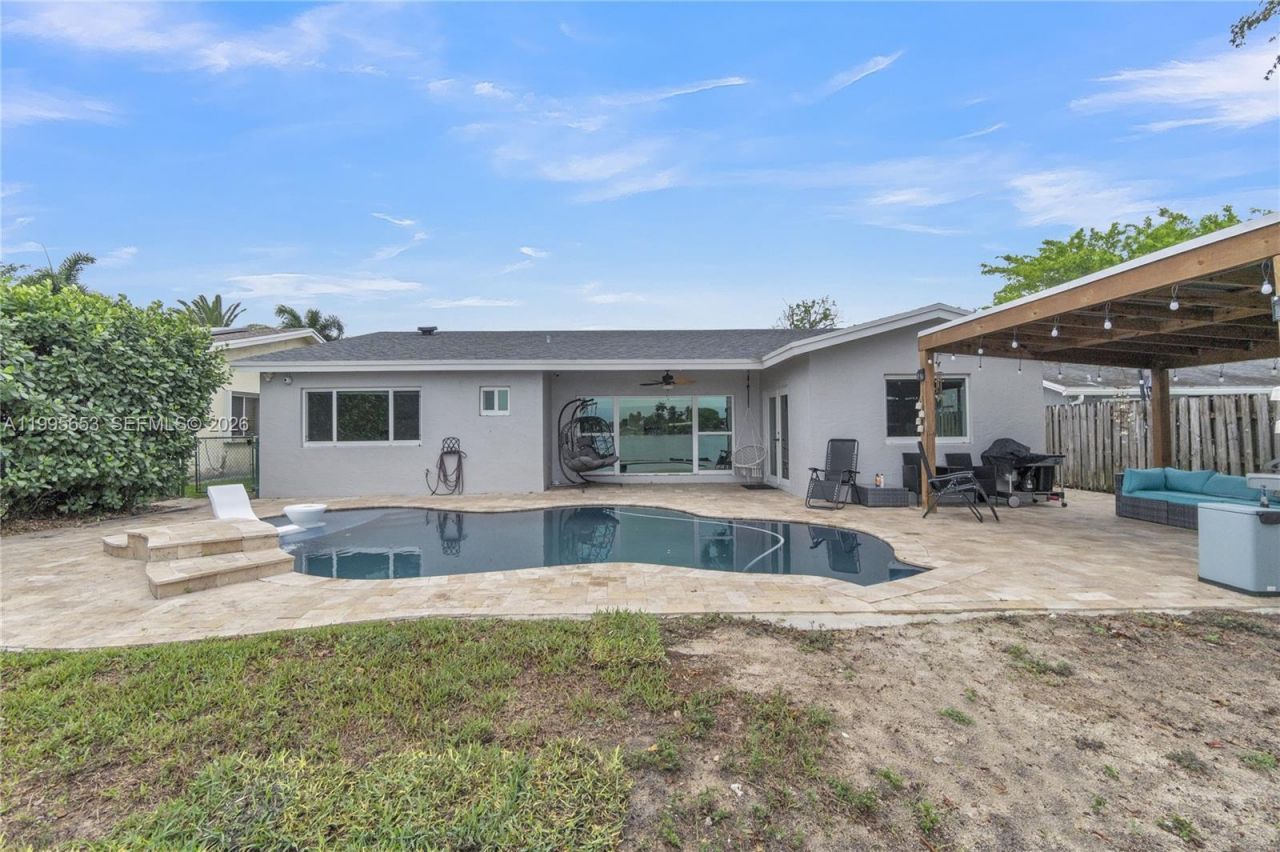 2426 NW 108th Ter , Sunrise, FL 33322 Photo