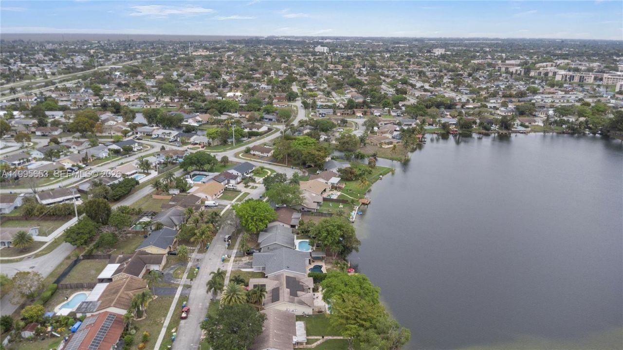 2426 NW 108th Ter , Sunrise, FL 33322 Photo