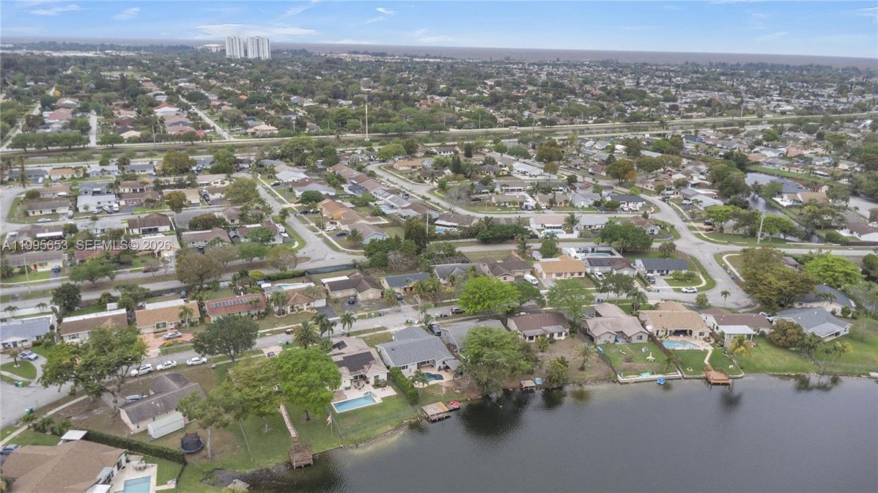 2426 NW 108th Ter , Sunrise, FL 33322 Photo