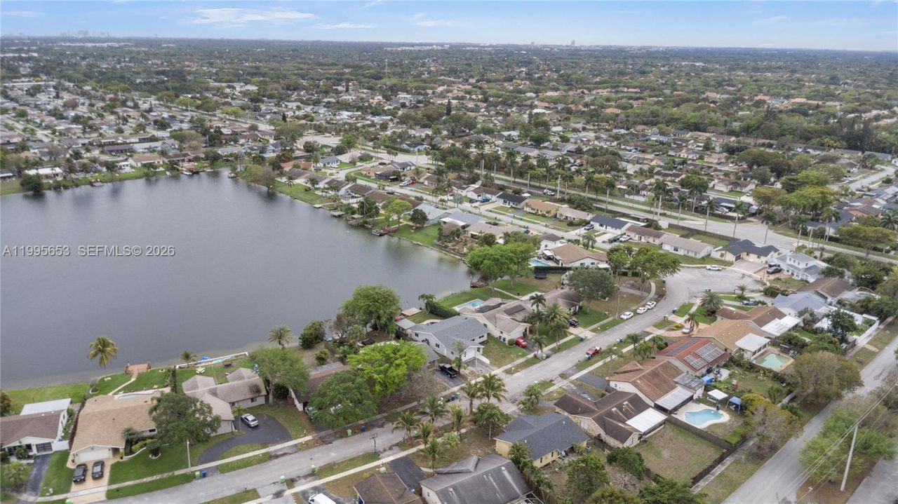 2426 NW 108th Ter , Sunrise, FL 33322 Photo