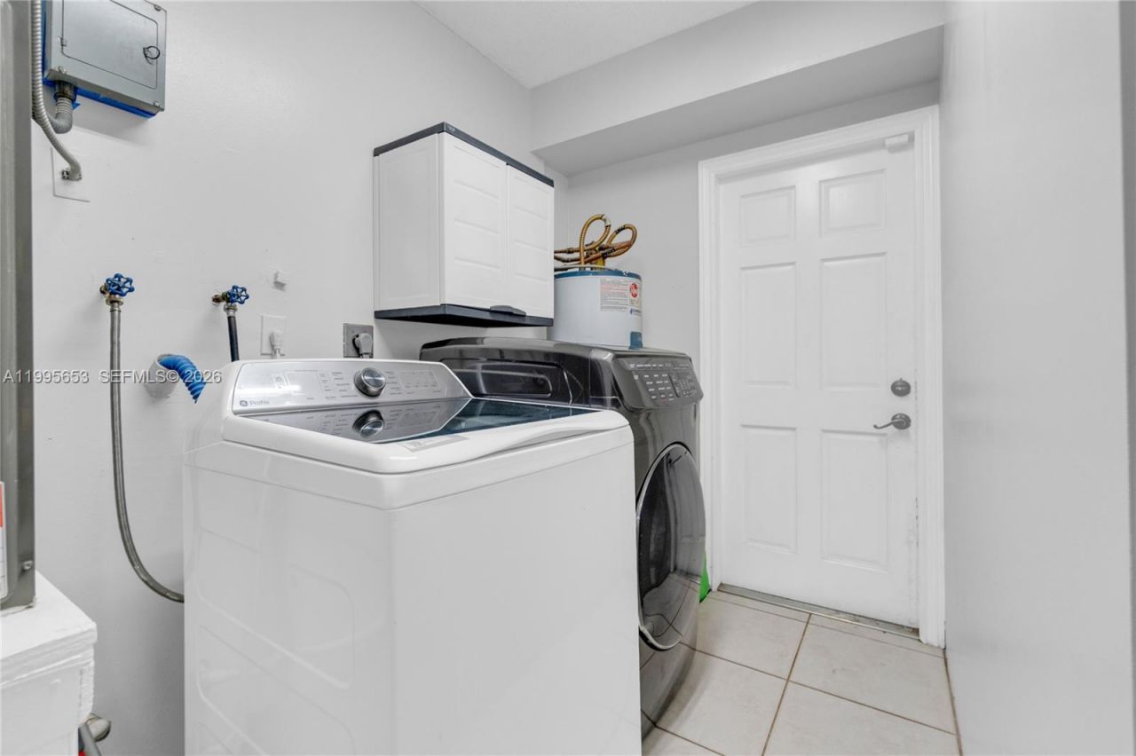 2426 NW 108th Ter , Sunrise, FL 33322 Photo