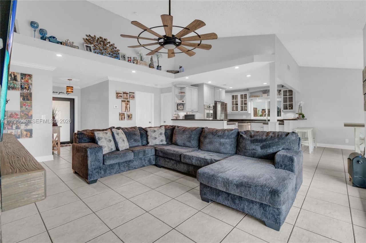 2426 NW 108th Ter , Sunrise, FL 33322 Photo