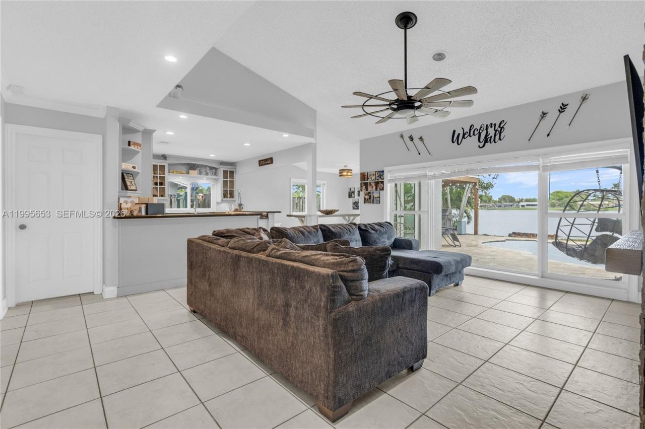 2426 NW 108th Ter , Sunrise, FL 33322 Photo