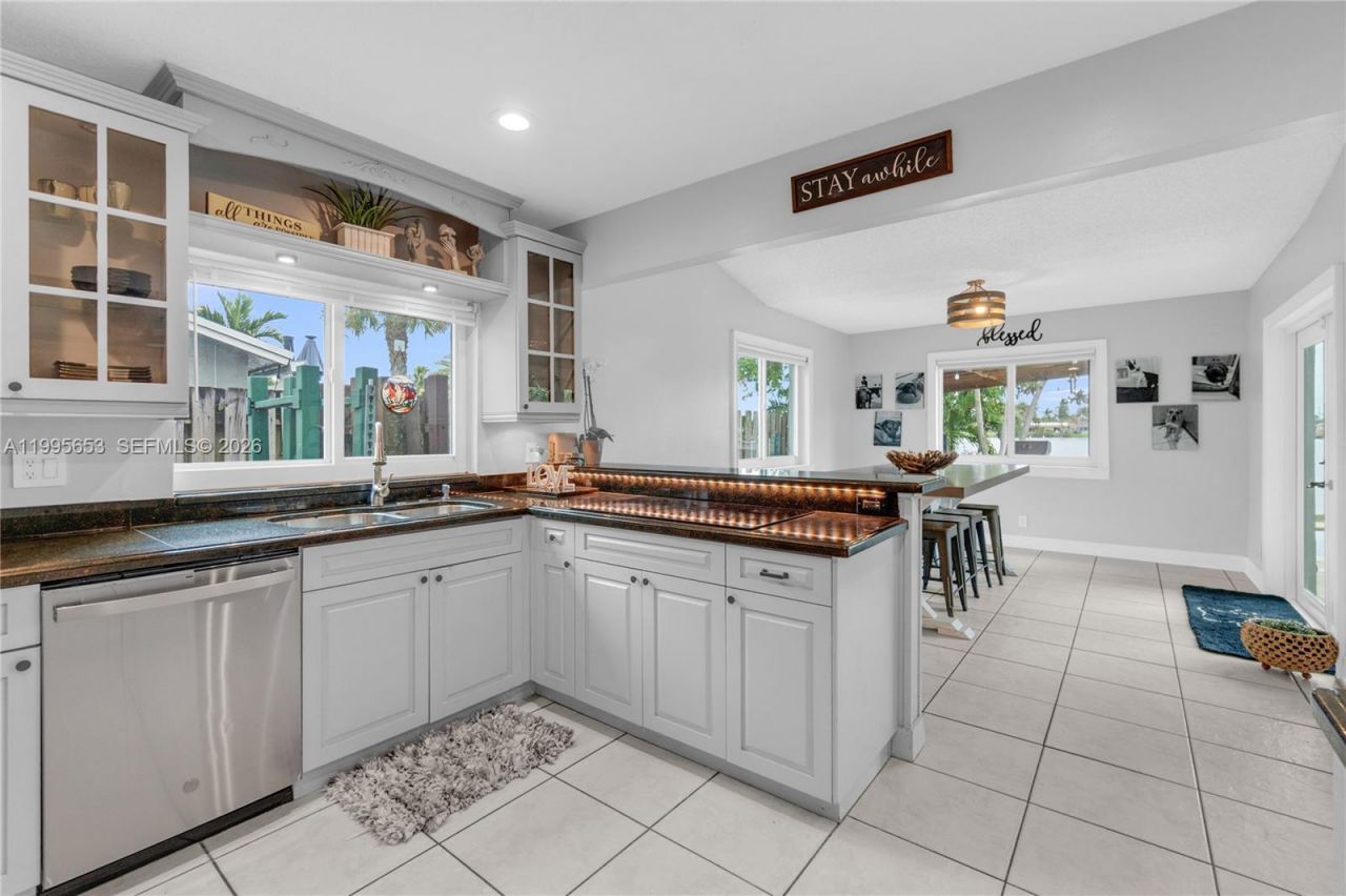 2426 NW 108th Ter , Sunrise, FL 33322 Photo