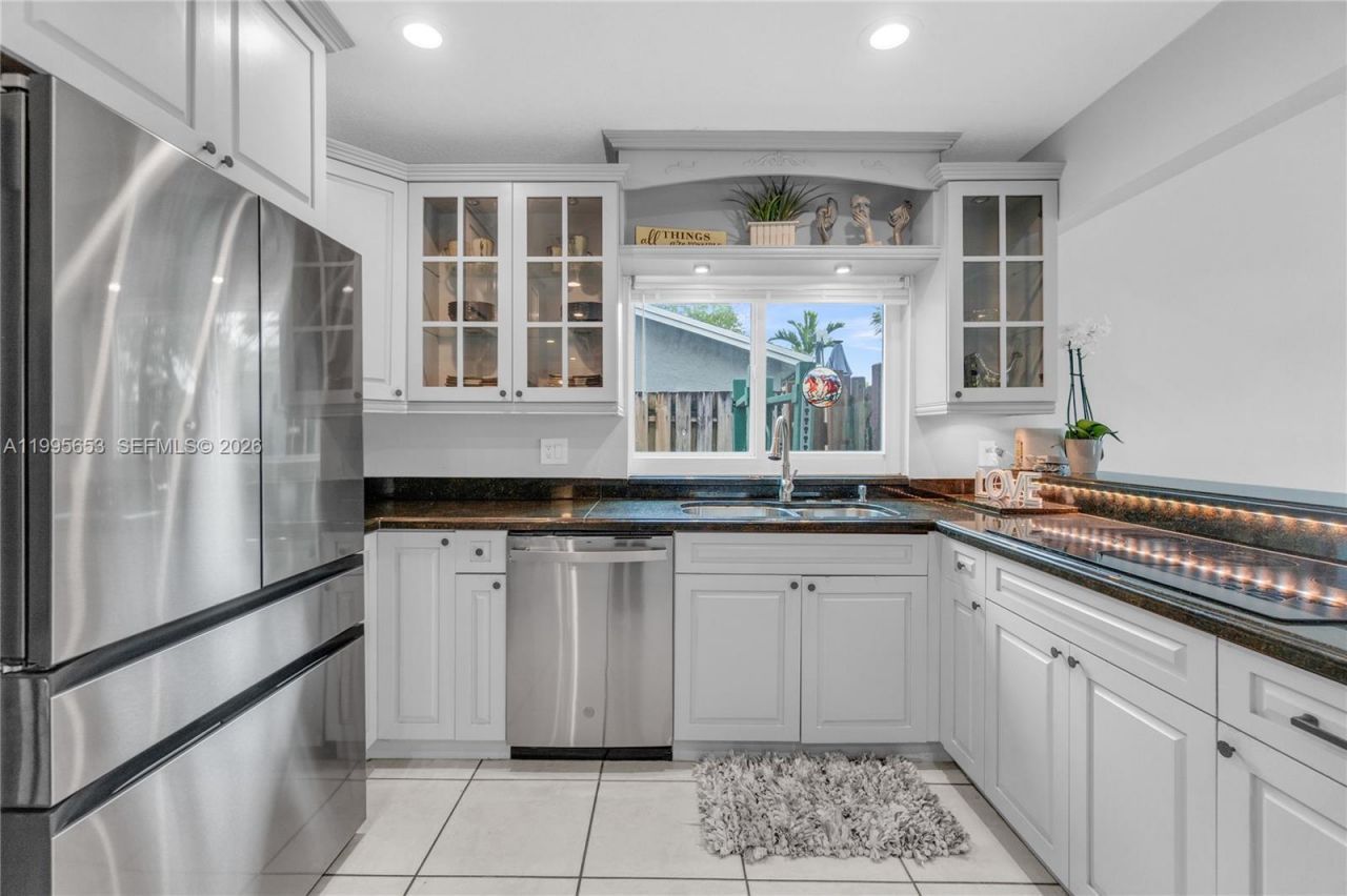 2426 NW 108th Ter , Sunrise, FL 33322 Photo