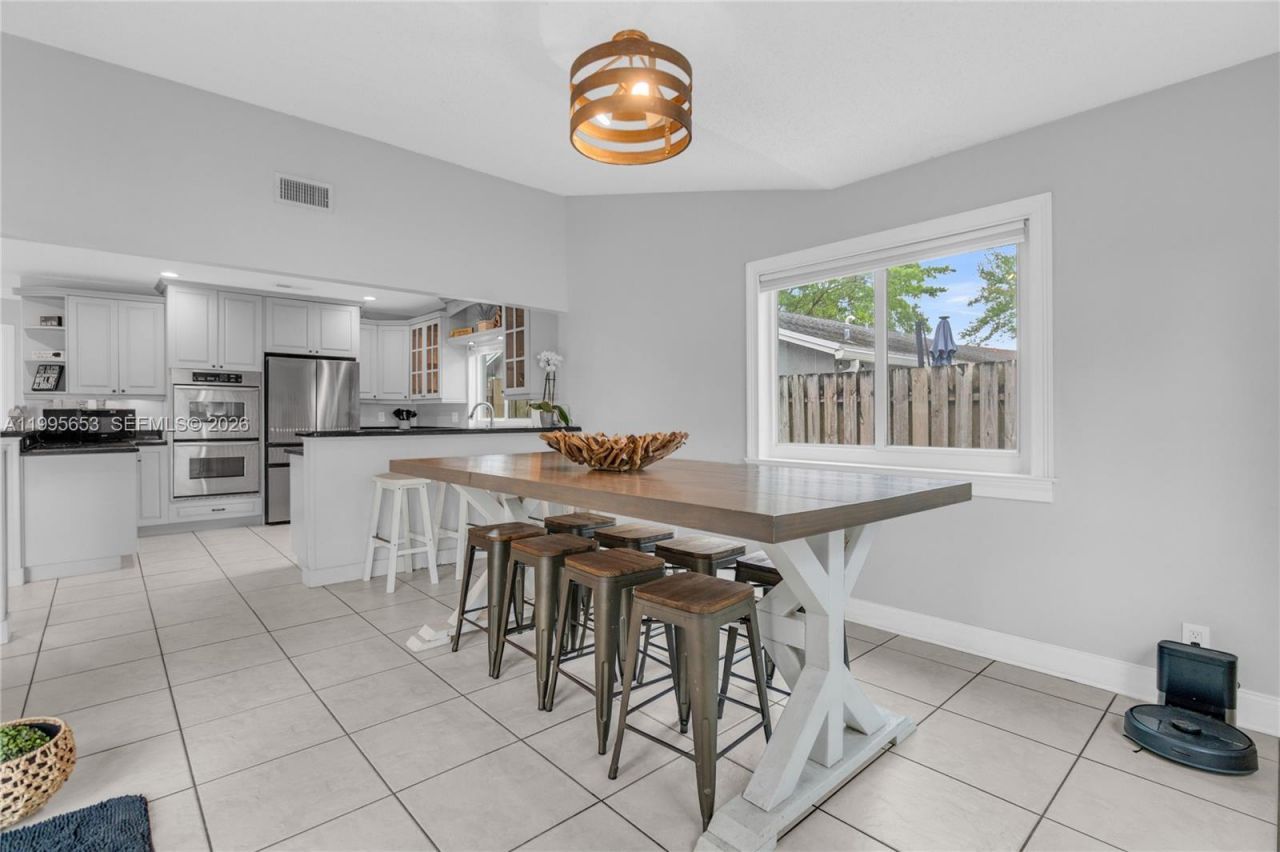 2426 NW 108th Ter , Sunrise, FL 33322 Photo